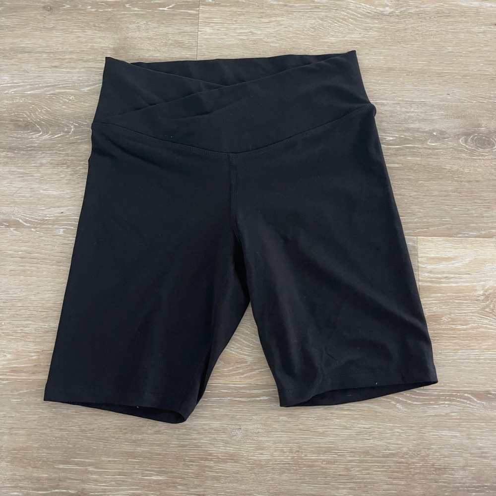 NWT Extra High-Waisted PowerChill Biker Shorts